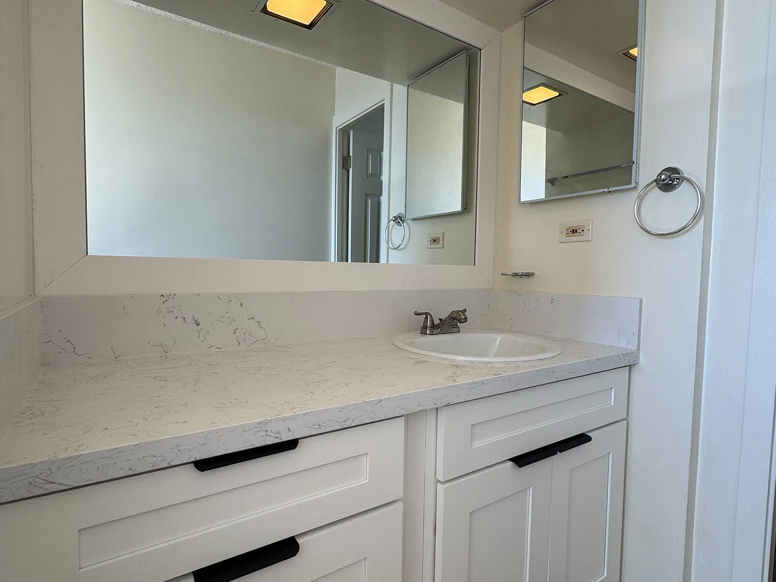 1040 Kinau St #603- Agents: D. Nagatori/K. Fuk... - 1 — Photo 3