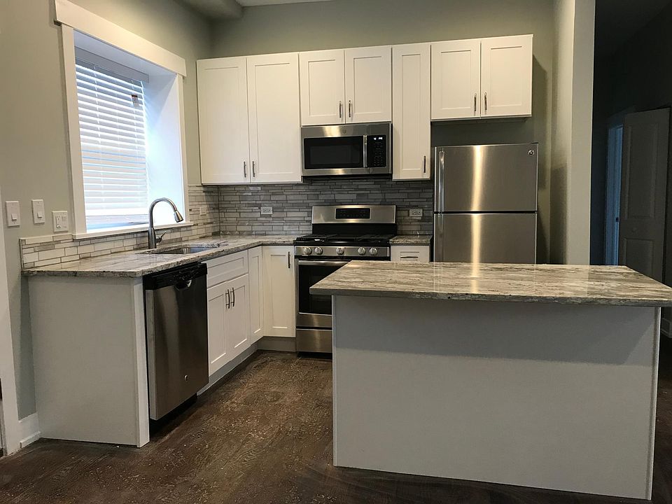 1st image of 3927 N Lincoln Ave #2R