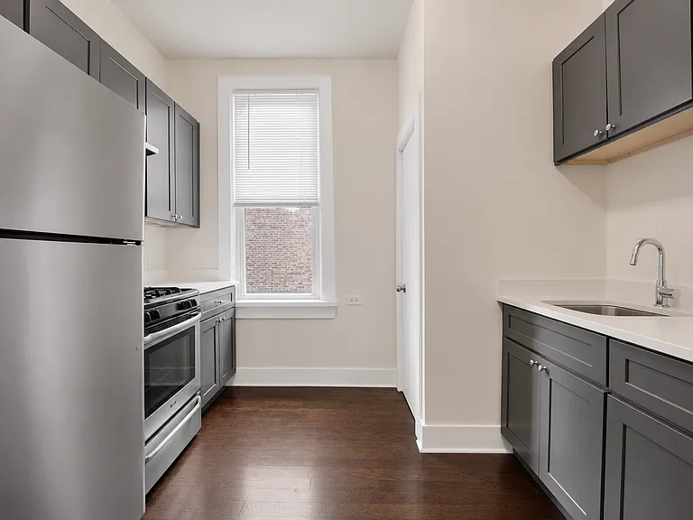 1329 W 18th St #3F — Photo 8