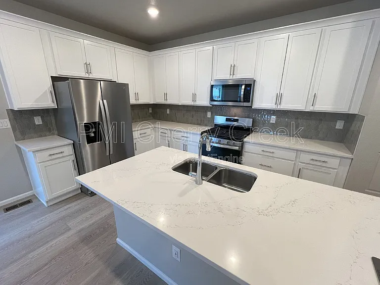 741 N Tempe St — Photo 10