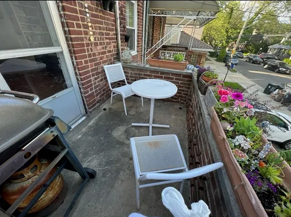 1046 East 32nd Street image 11 of 12