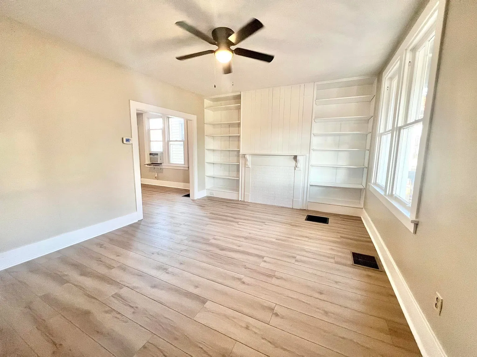 2 bed, 936 sqft, $1,185 — Photo 3