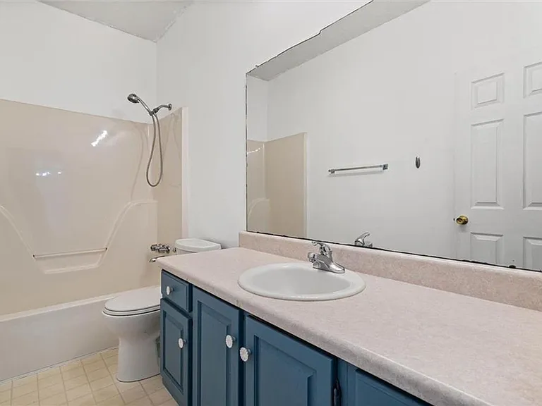 1263 Smithfield Rd E — Photo 16