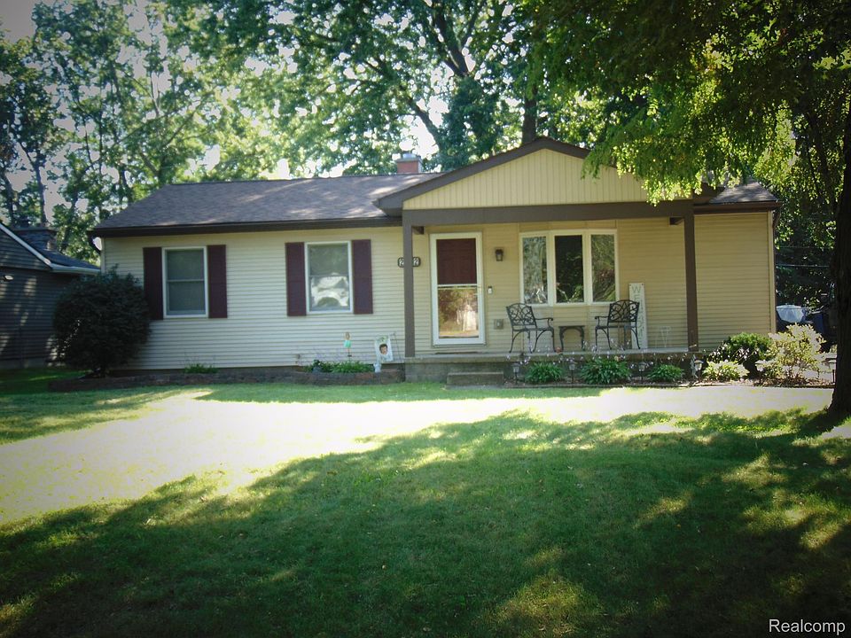 1st image of 2352 Woodlawn St