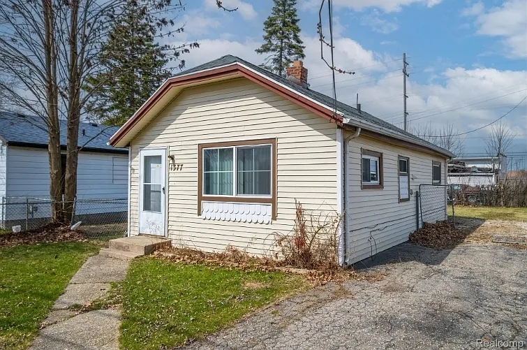 1377 Allen St — Photo 14