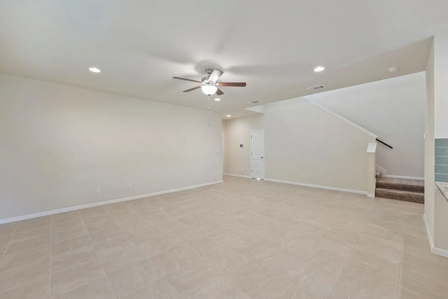 3 bed, 2.5 bath, 2058 sqft, $2,300 — Photo 4