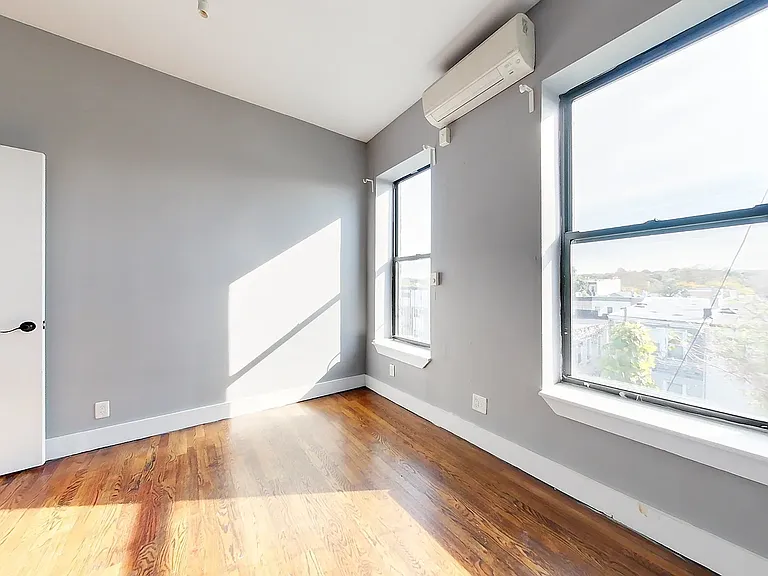 74 Eldert St #26 — Photo 2