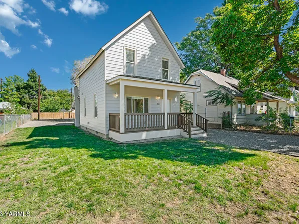211 N 9th St, Yakima, WA 98901