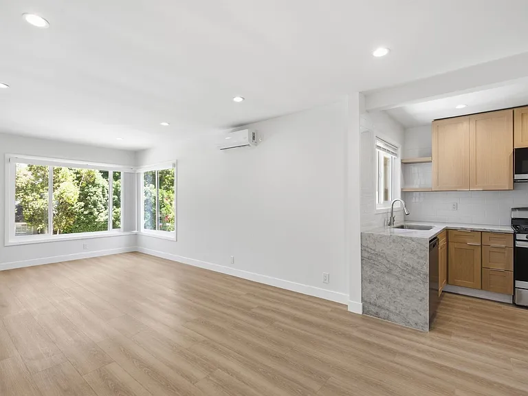 4321 Saugus Ave — Photo 19
