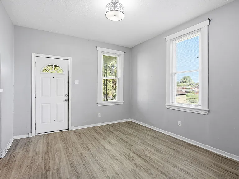 827 Hinnerman St — Photo 9
