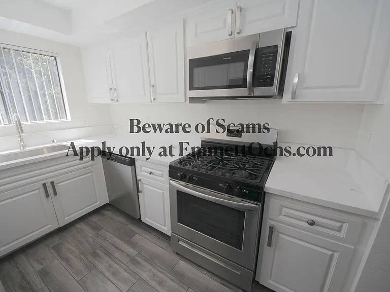Bundy Townhomes — Photo 9