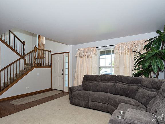 3rd image of 13296 Victoria Ln