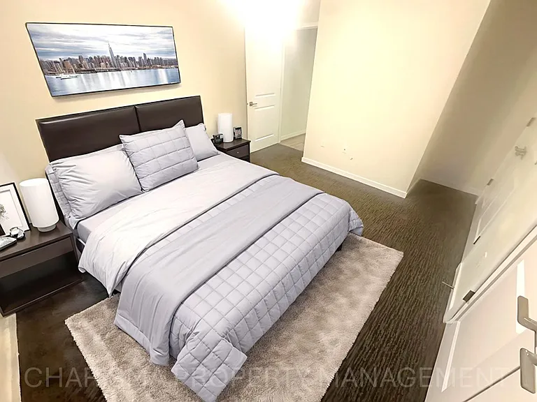 32nd Street Condominiums — Photo 15