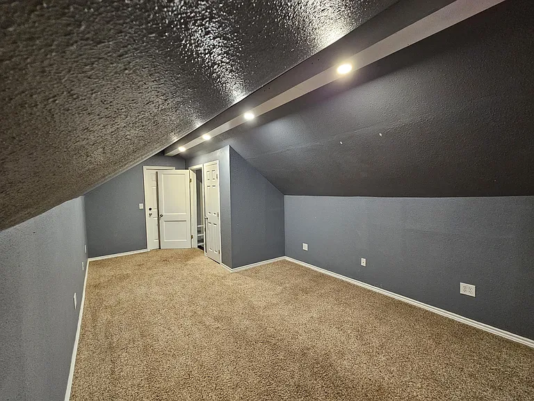 2312 Pecan St — Photo 10