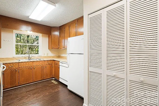2 bed, 917 sqft, $1,550 — Photo 4