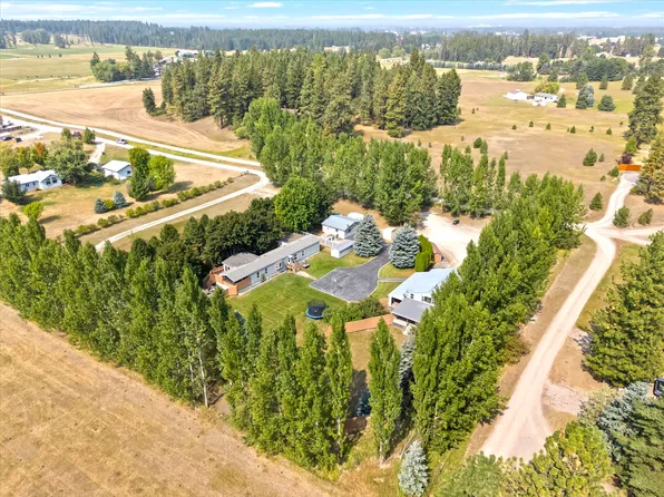 300 Jay Hawk Ln, Columbia Falls, MT 59912