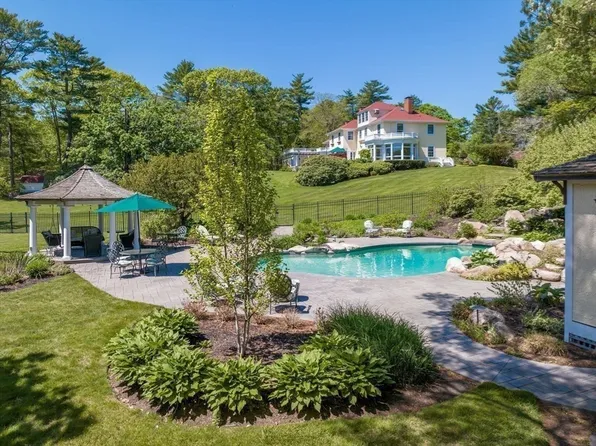 1025 Hale St, Beverly, MA 01915