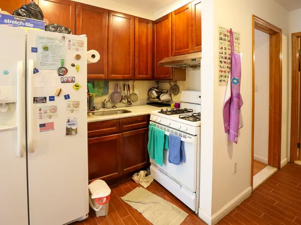 140 Avenue O image 6 of 19