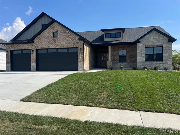 1828 Wellington Ln, Maryville, IL 62062