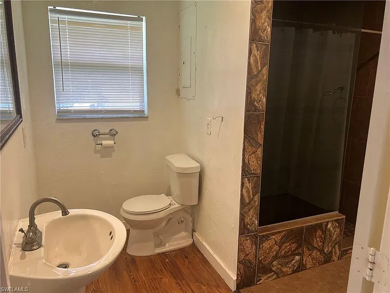 446 San Bernardino St — Photo 10