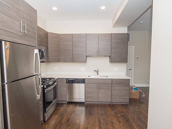 3rd image of 2945 W Diversey Ave #W2