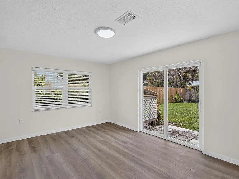 1125 41st Ave — Photo 21
