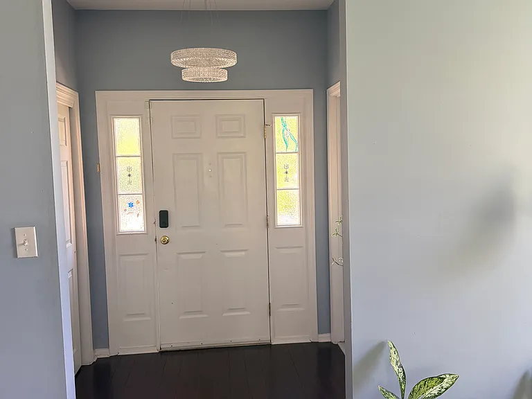 135 Marion Dr — Photo 4