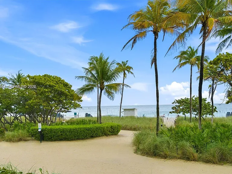 10275 Collins Ave #718 — Photo 31
