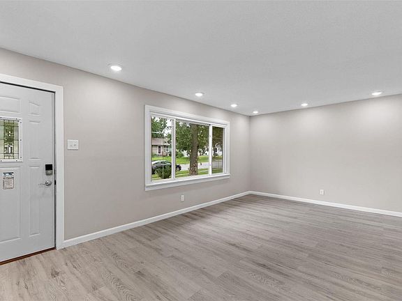 4th image of 10639 Saint Henry Ln