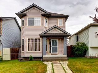33 N Everstone Ave SW, Calgary, AB T2Y 4E6