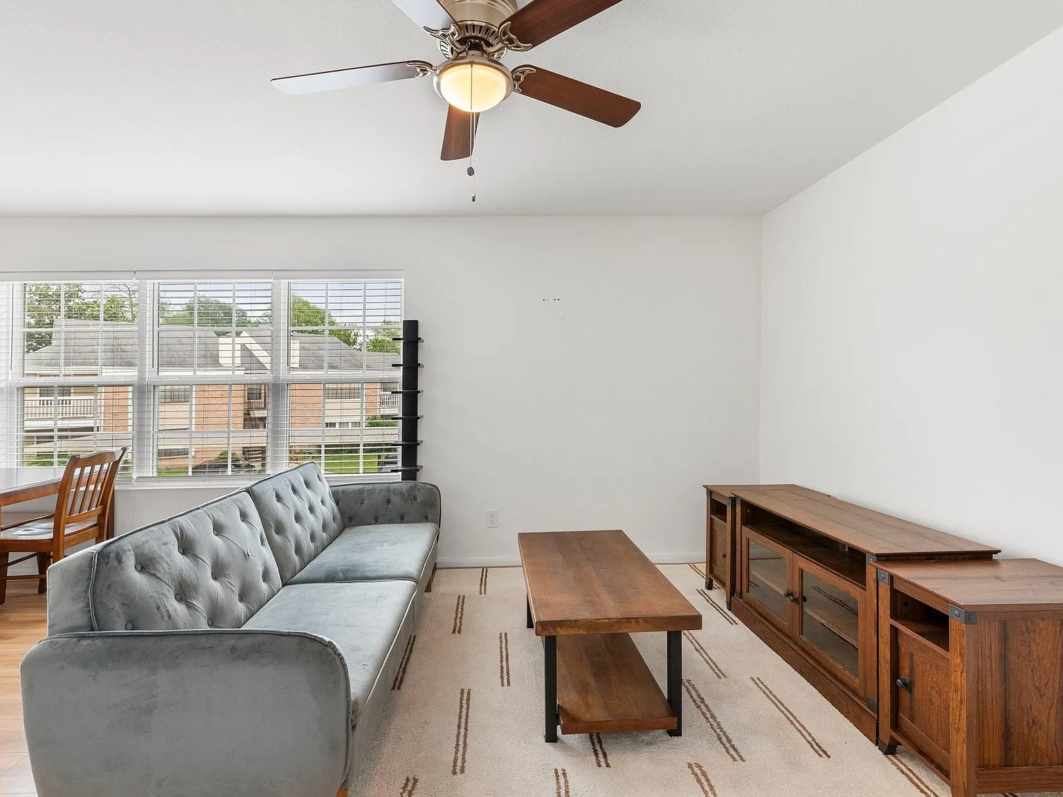 2 bed, 2.0 bath, 952 sqft, $1,600 — Photo 4