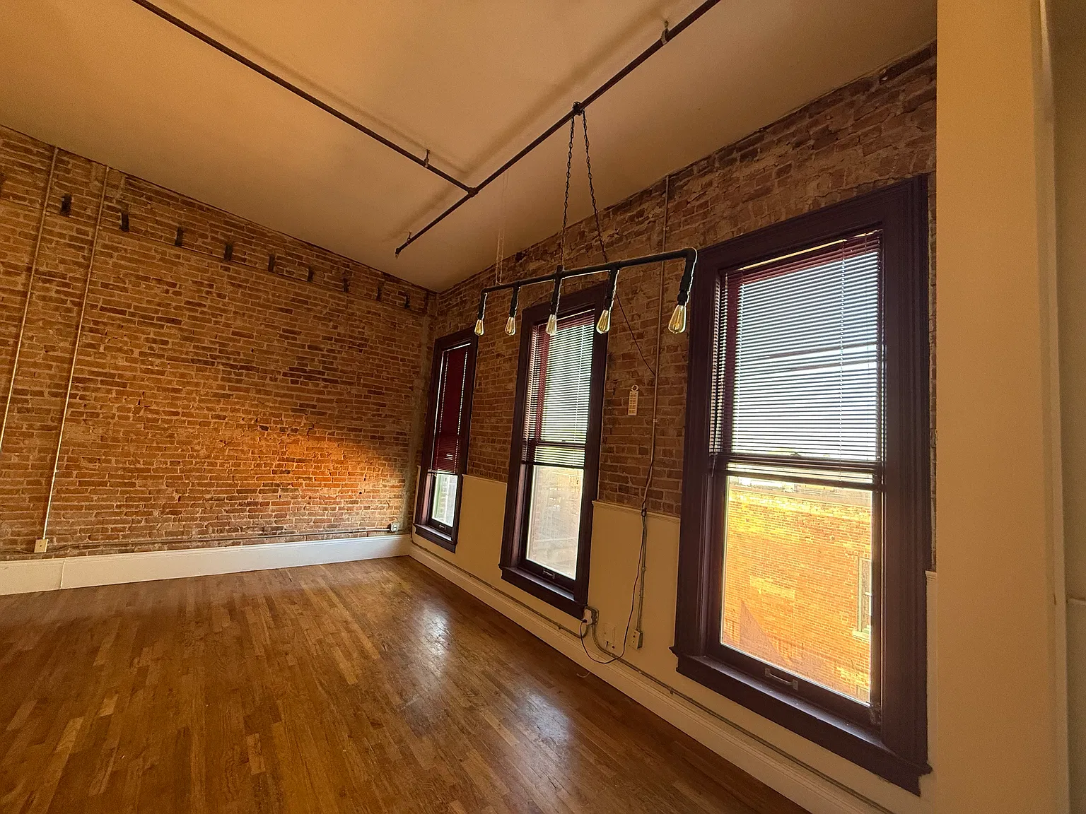 2 bed, 1110 sqft, $1,700 — Photo 4