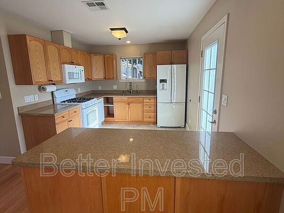 3rd image of 1123 Humboldt St