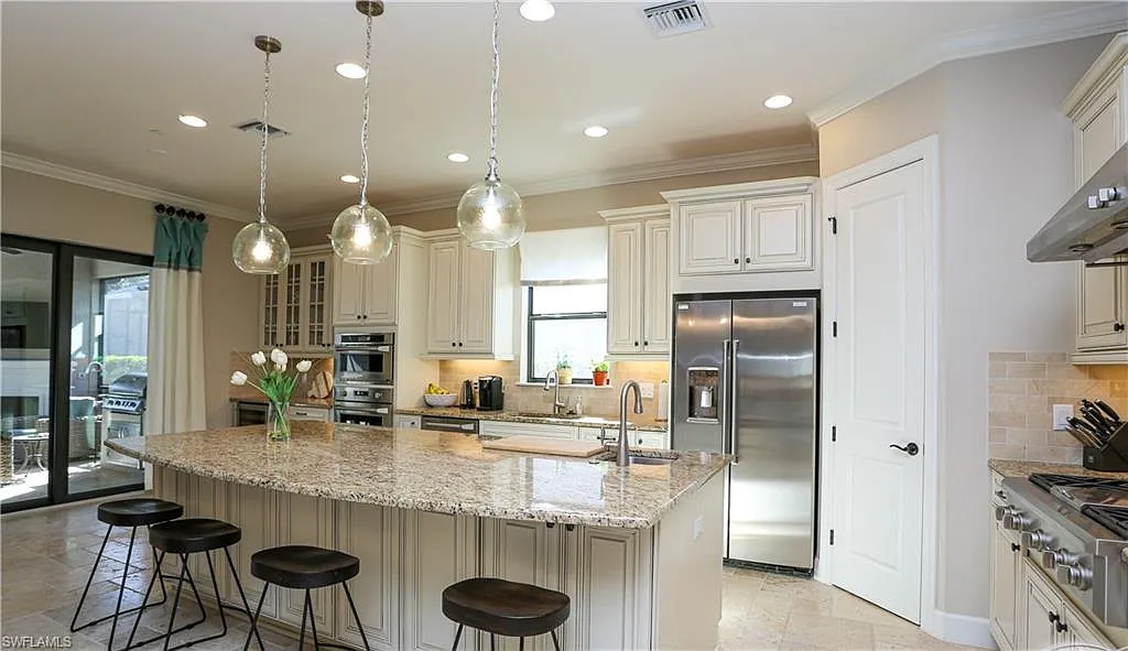 3 bed, 3.0 bath, 2398 sqft, $9,000 — Photo 2