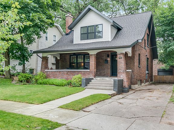2nd image of 918 Calvin Ave SE
