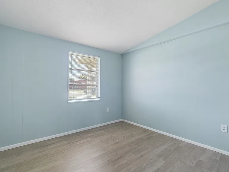 22312 Lasalle Rd — Photo 24
