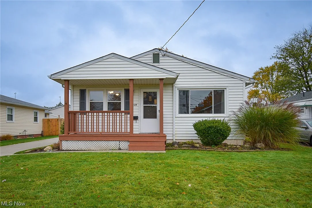 324 Howard St photo 1