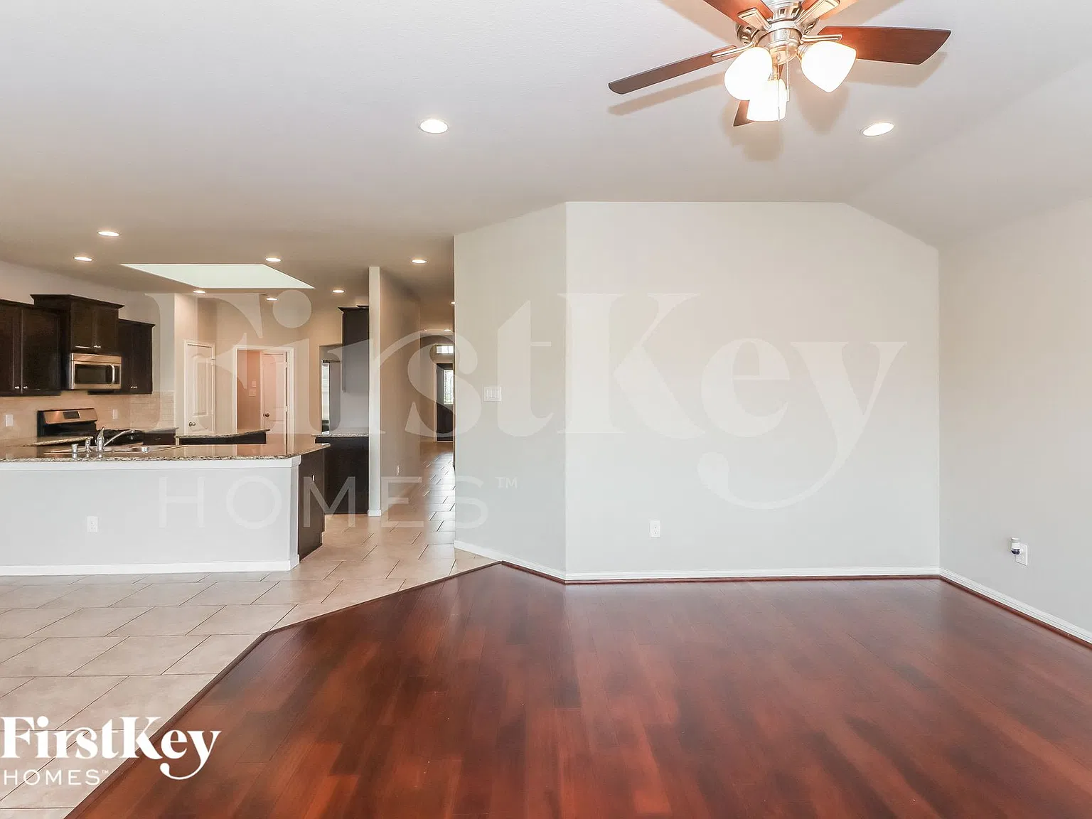3 bed, 2.0 bath, 1844 sqft, $2,390 — Photo 4