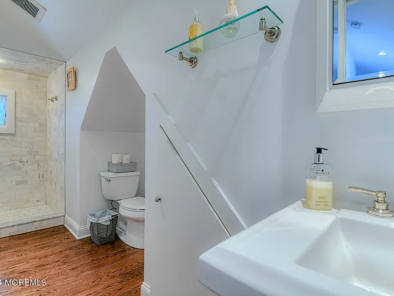 94 Embury Ave — Photo 26