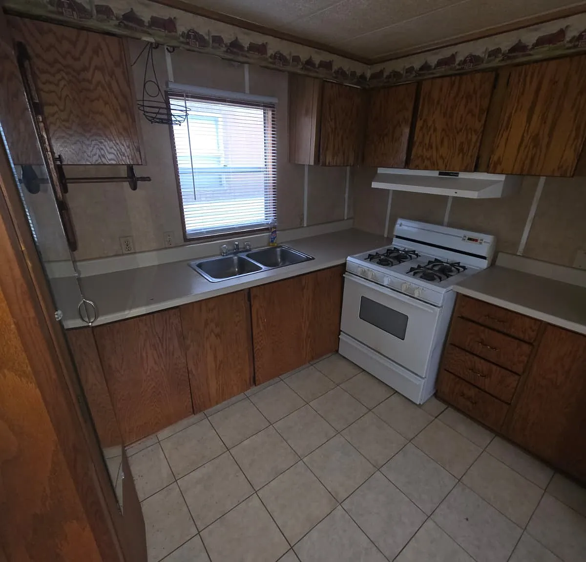 2 bed, $900 — Photo 1