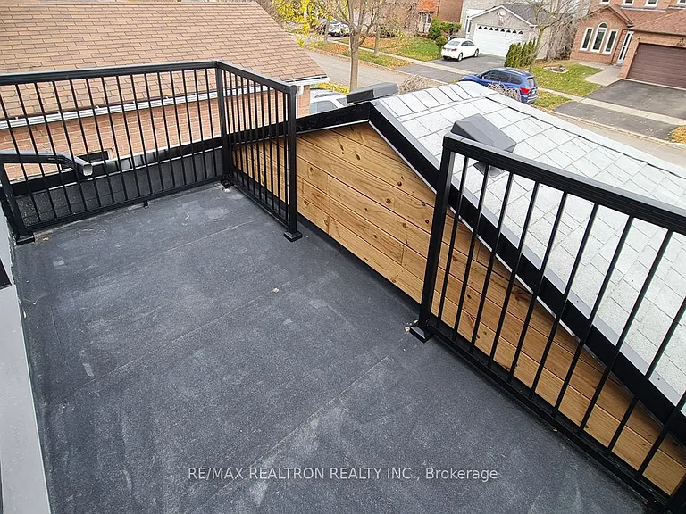 657 Cognac Cres #UPPER — Photo 24