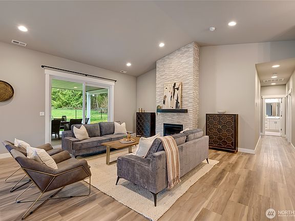3rd image of 2752 El Camano St
