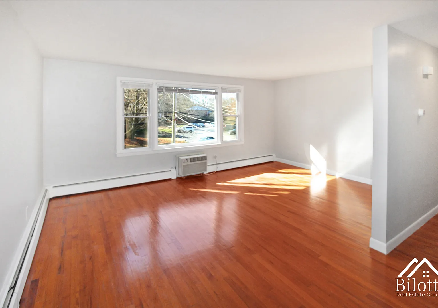 115 Bourne Ave — Photo 2
