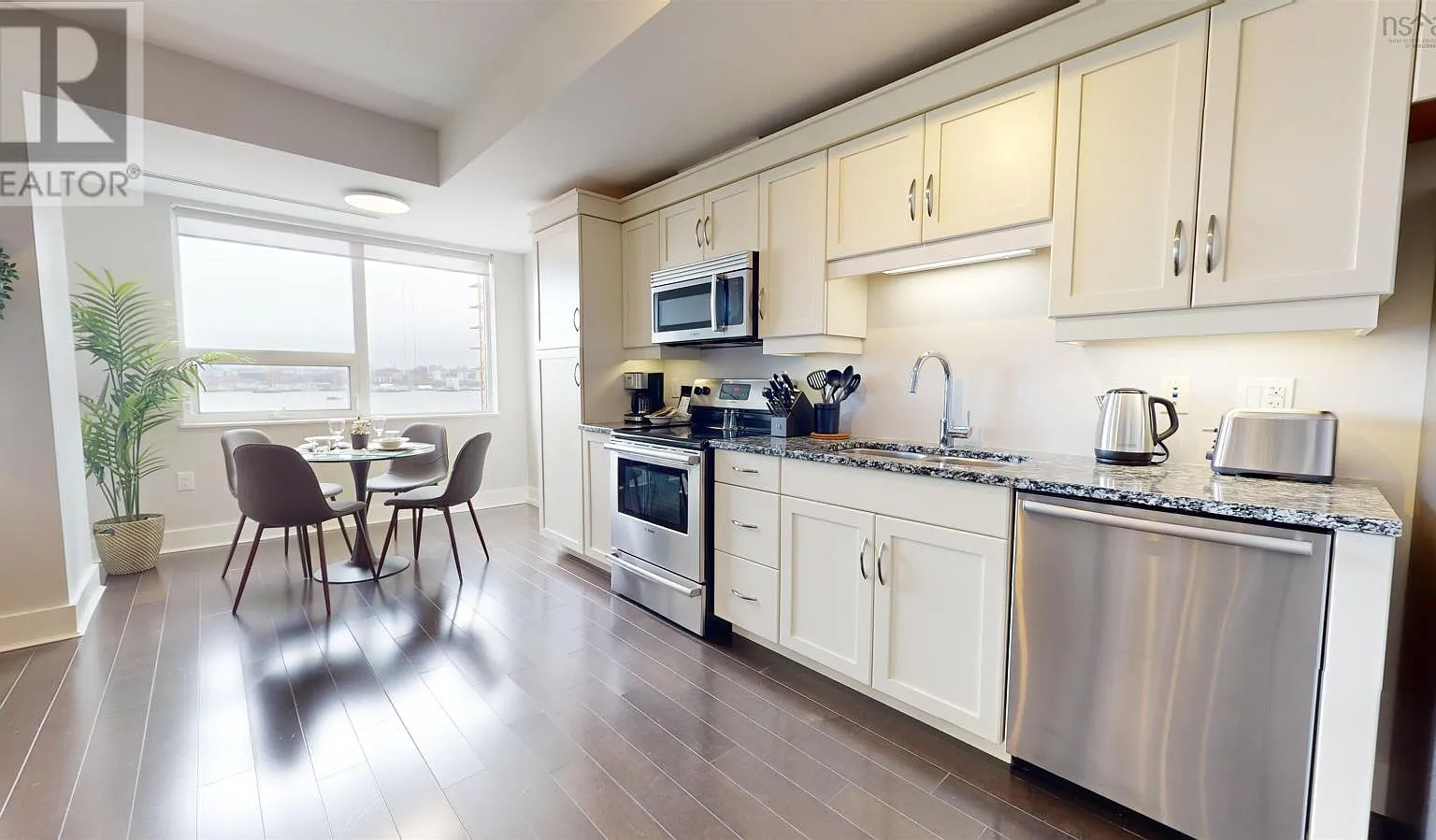 31 Kings Wharf Place Dartmouth — Photo 2