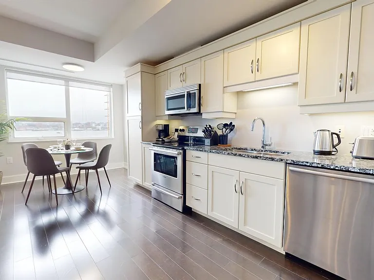 31 Kings Wharf Pl #705 — Photo 2