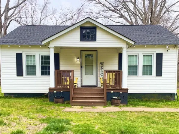 2777 Three Bridge Rd, Powhatan, VA 23139