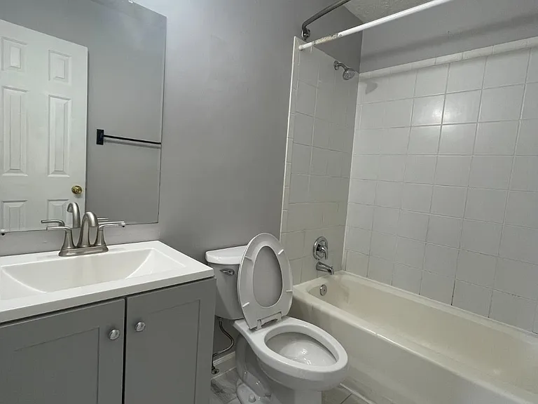 313 Stafford Mews Ln — Photo 10