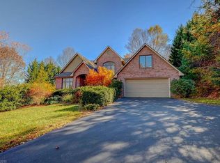 37 Fox Ridge Dr, Fletcher, NC 28732