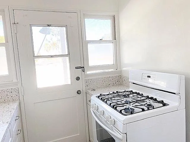 2 bed, $3,195 — Photo 4