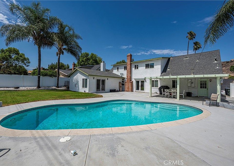 1st image of 5444 Peacock Ln
